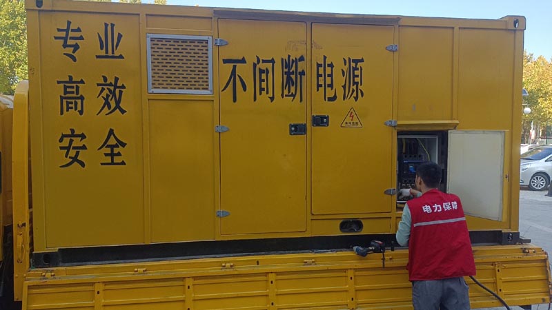 西峡柴油发电机组和UPS电源配合使用时，如何避免切换过程中的电力中断？